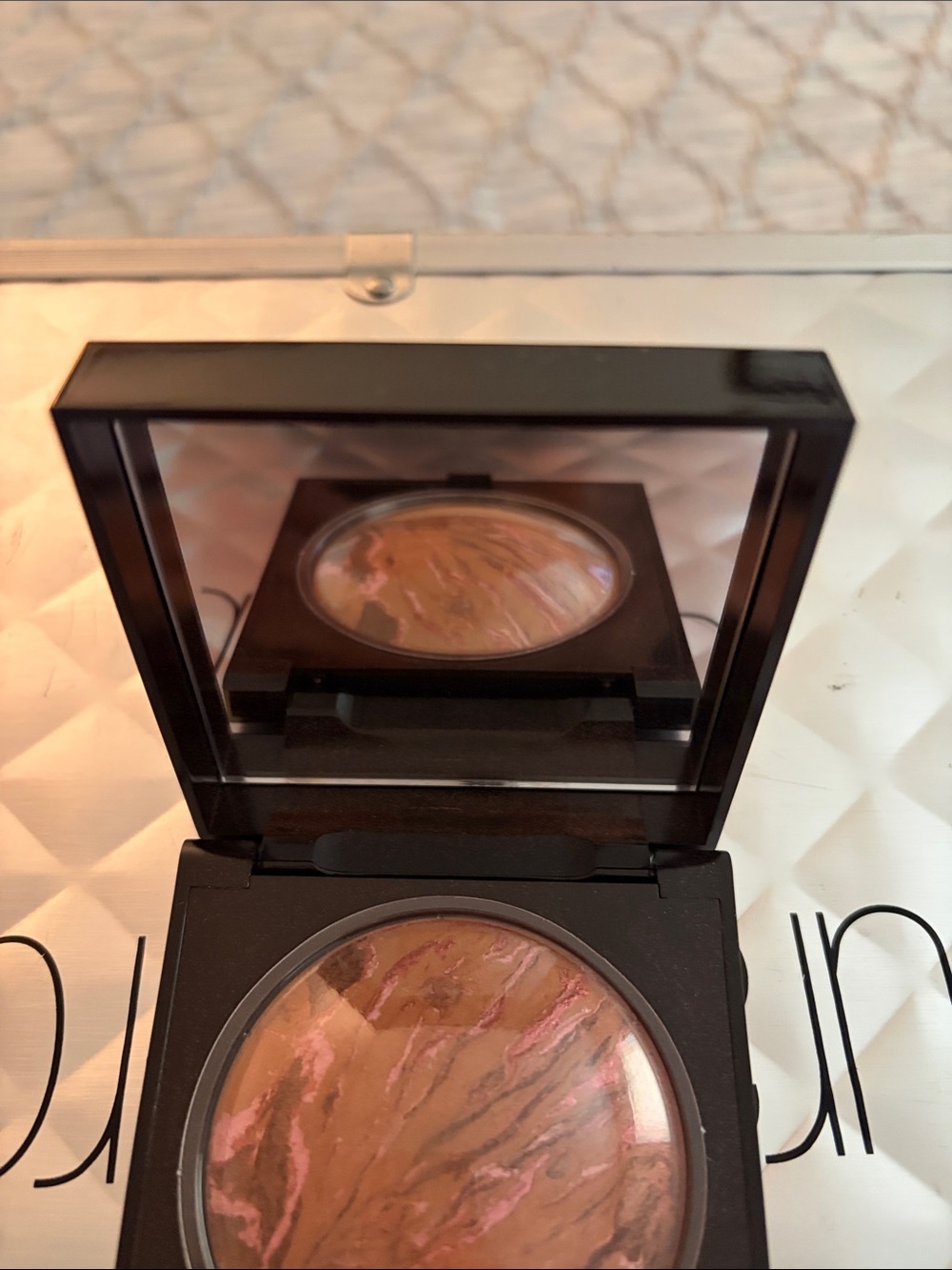 laura mercier Marbled Blush in Peach and Pink Veins - Picture 3 of 9
